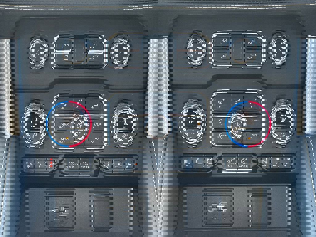 Used 2023 GMC Yukon SLT w/ SLT Luxury Package image 26