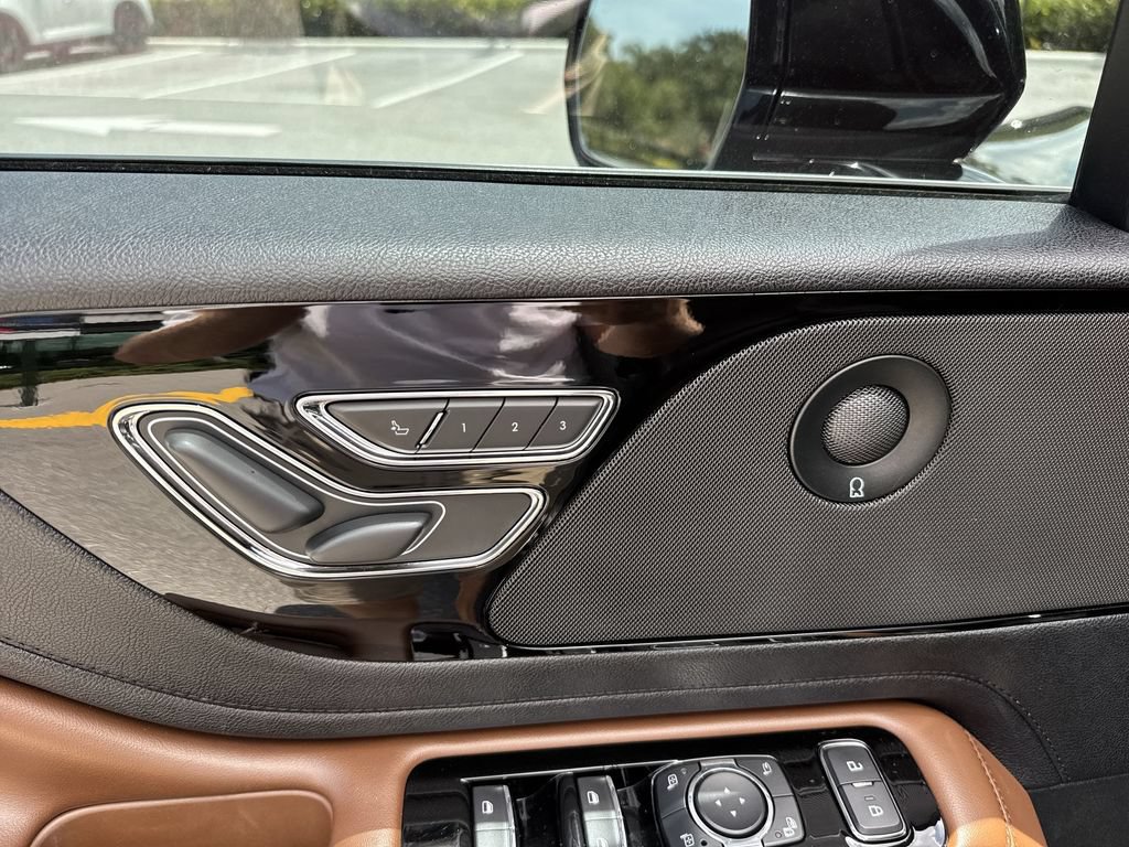 Used 2020 Lincoln Aviator Reserve RWD image 41