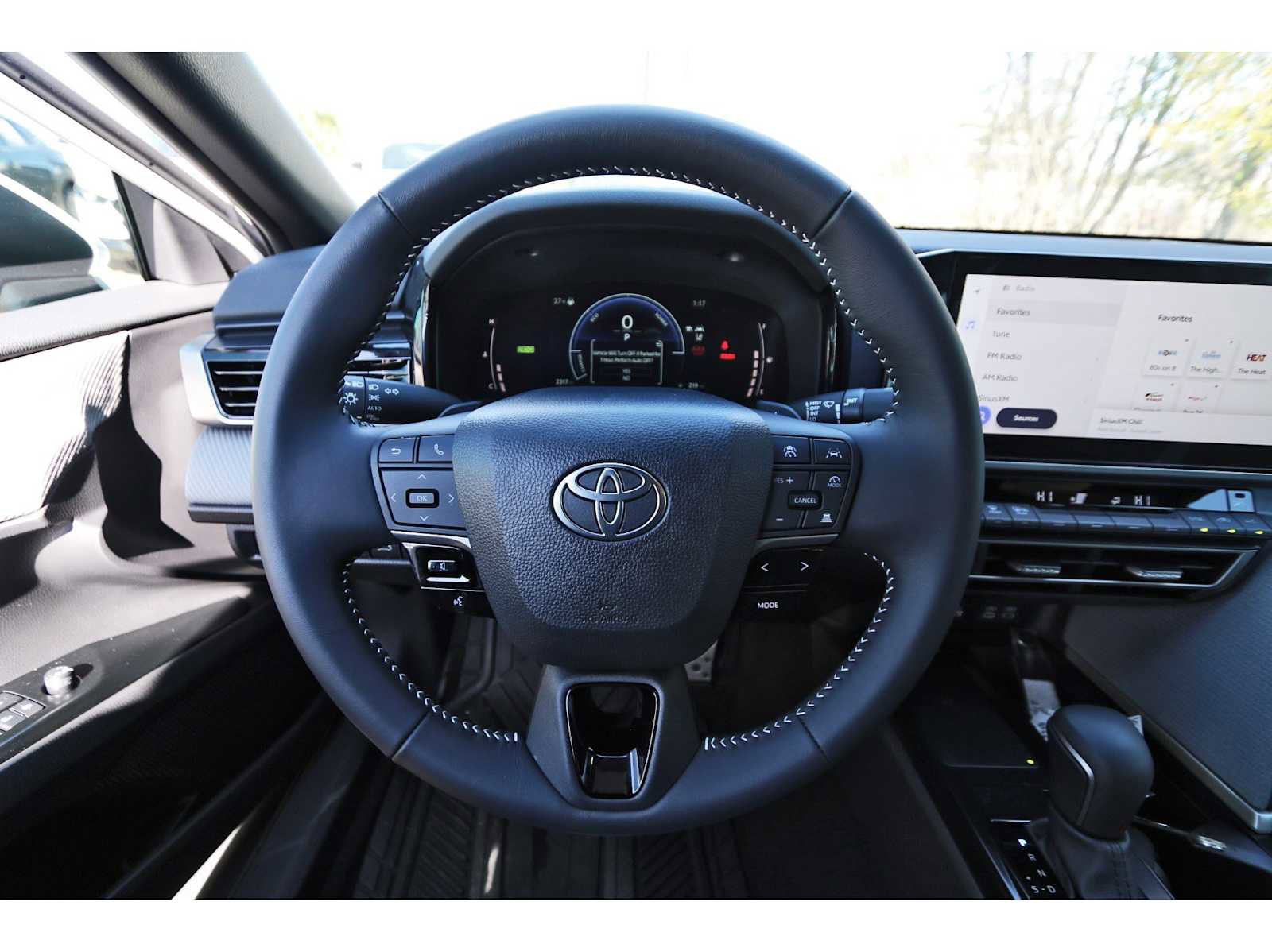 Used 2025 Toyota Camry SE image 13