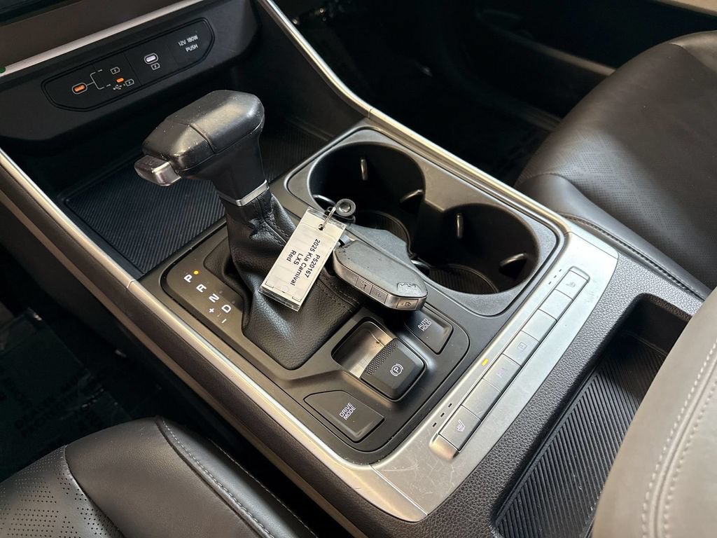 Certified 2025 Kia Carnival FWD image 23