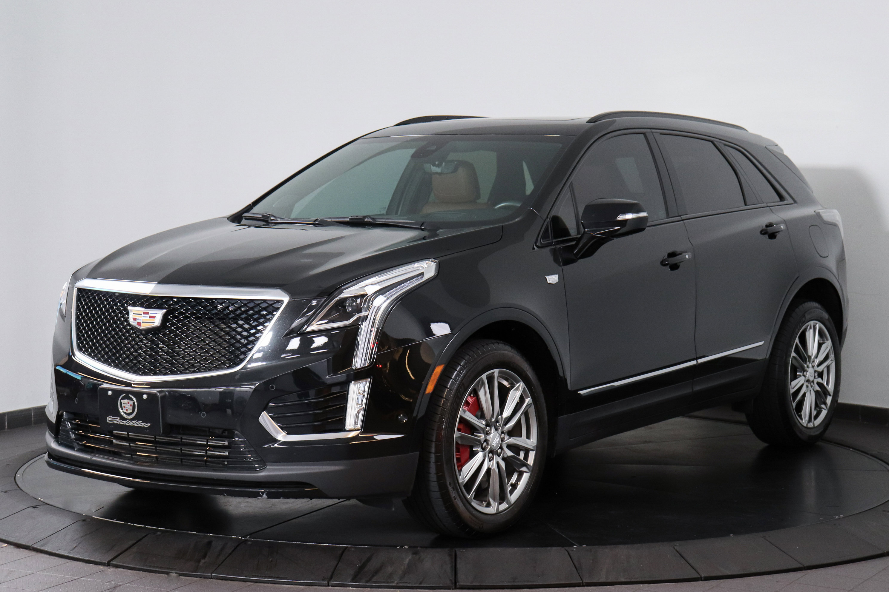 Used 2023 Cadillac XT5 Sportv w/ Technology Package image 1