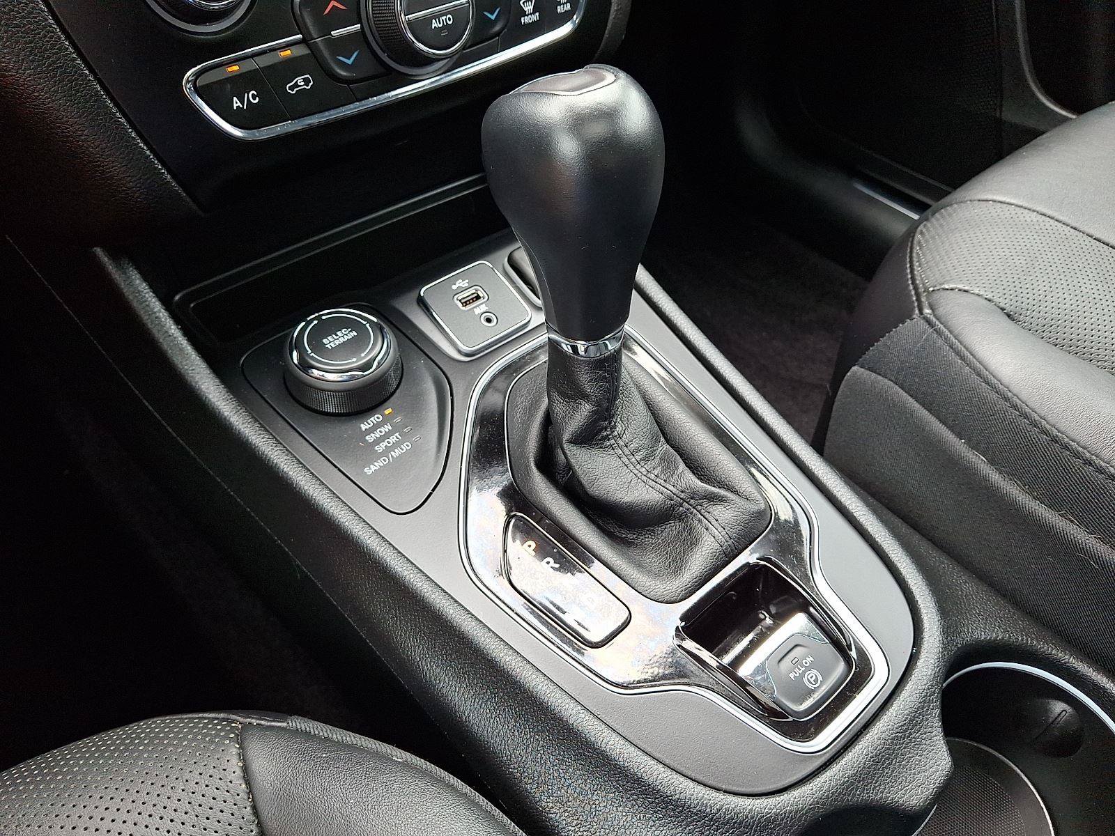 Used 2019 Jeep Cherokee Limited AWD/4WD image 15