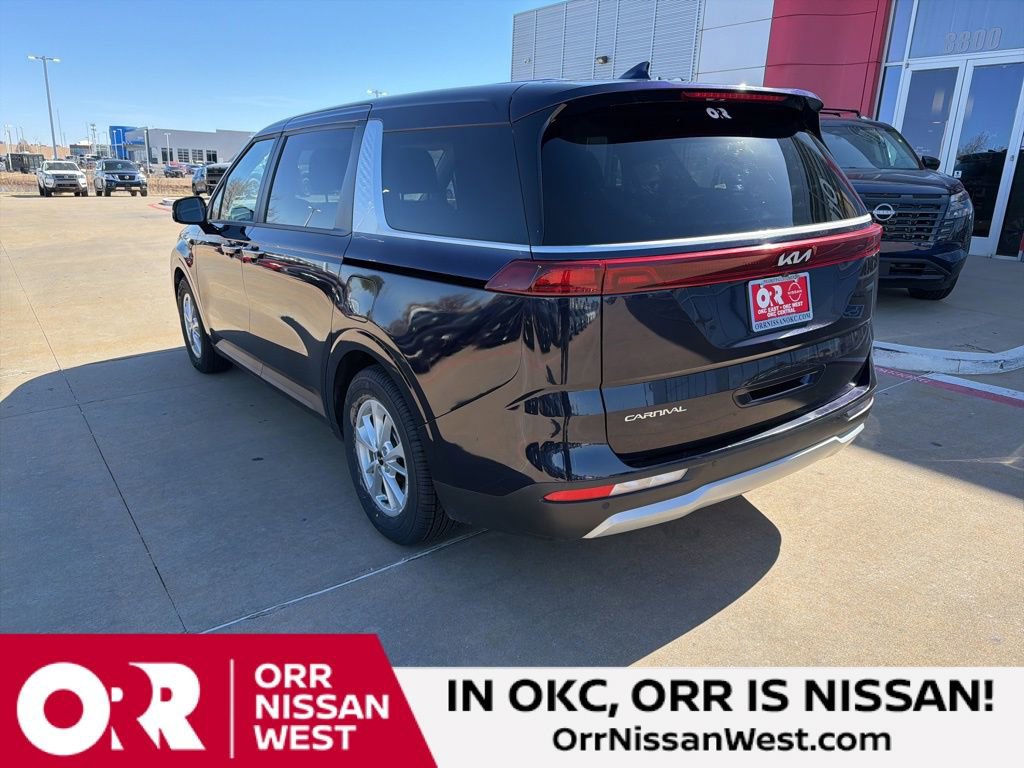 Used 2024 Kia Carnival LX image 3