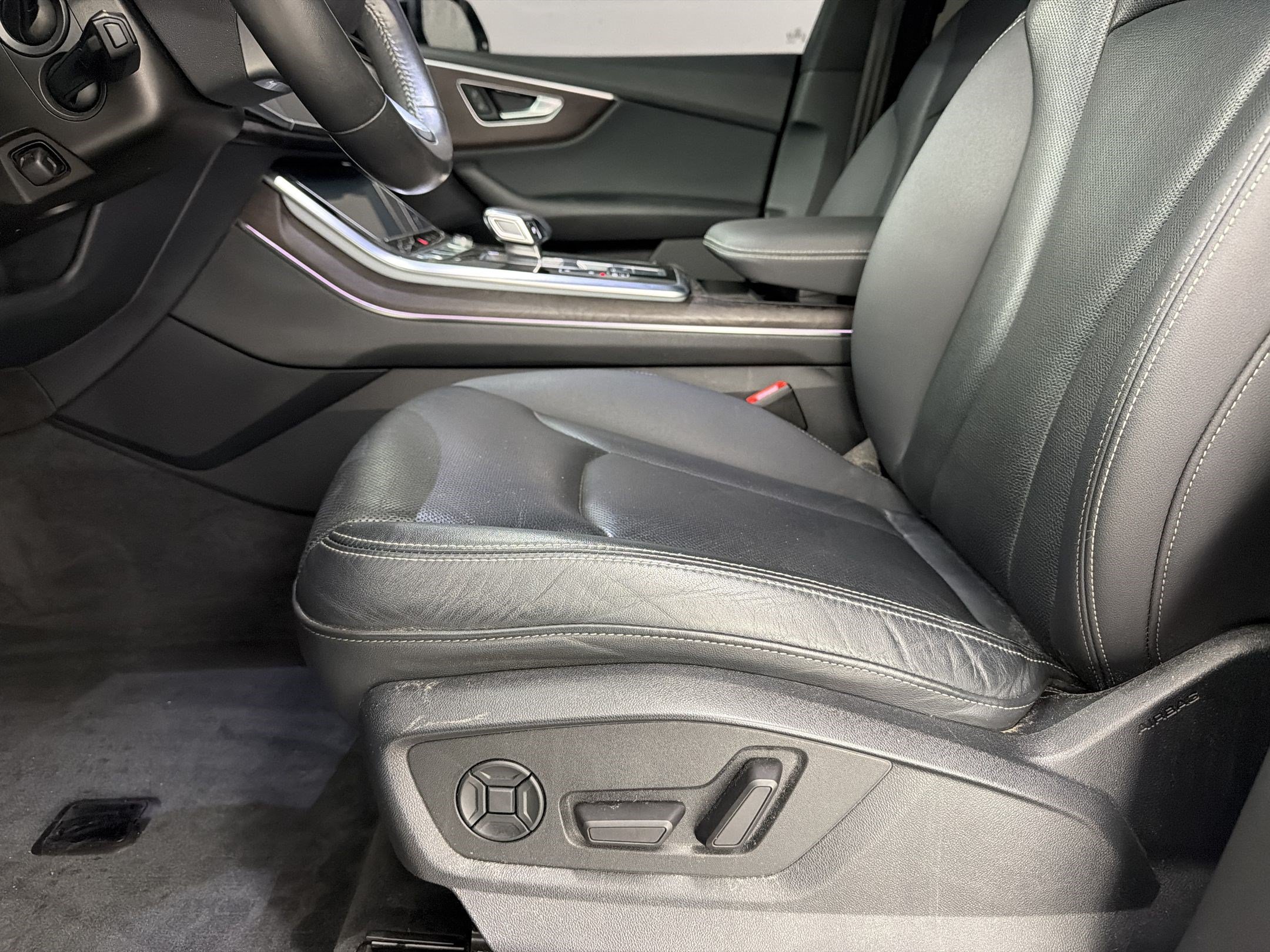 Used 2020 Audi Q8 Prestige w/ Prestige Package AWD/4WD image 5