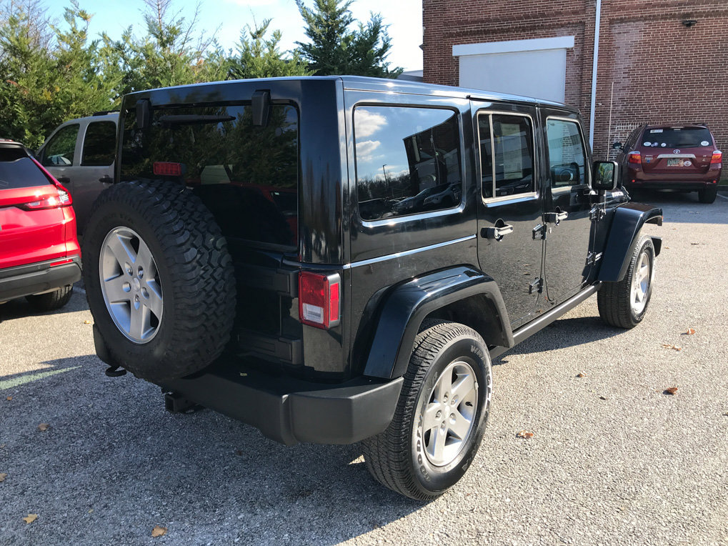 Used 2012 Jeep Wrangler Unlimited Rubicon w/ Connectivity Group image 7