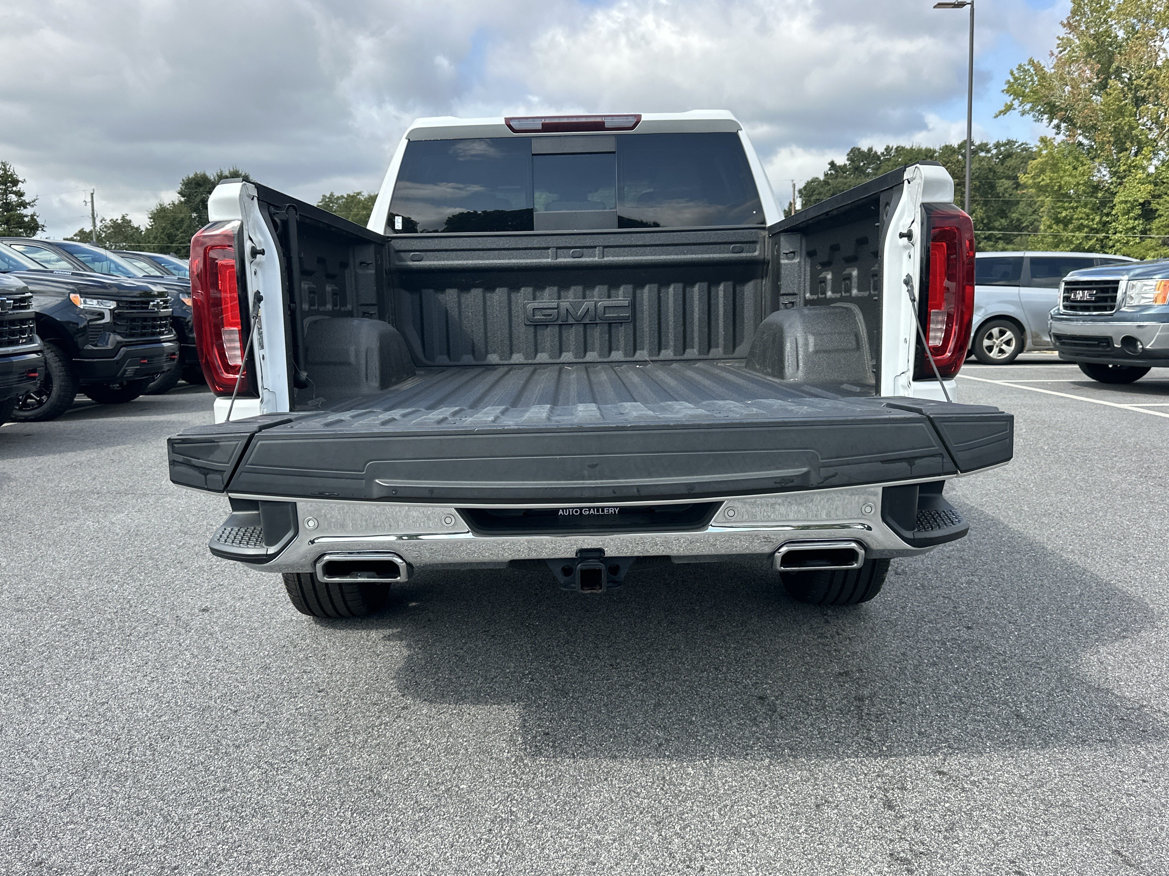 Used 2022 GMC Sierra 1500 SLT w/ SLT Premium Plus Package AWD/4WD image 19