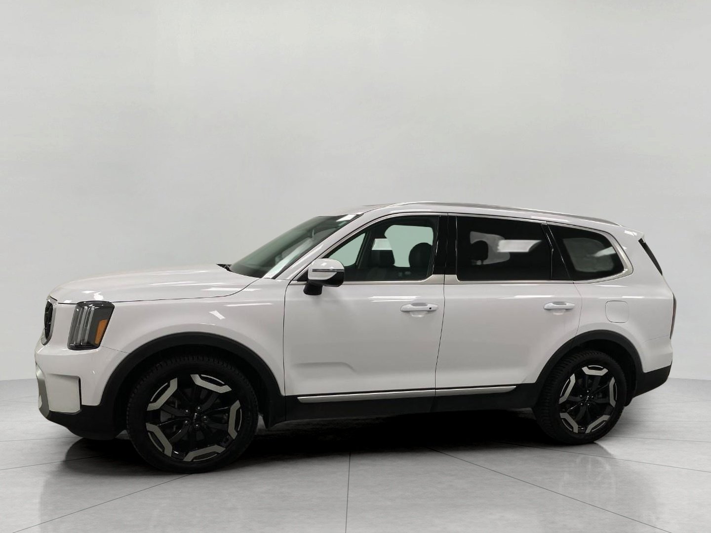 Used 2025 Kia Telluride EX w/ EX Captain's Chair Package AWD/4WD image 9