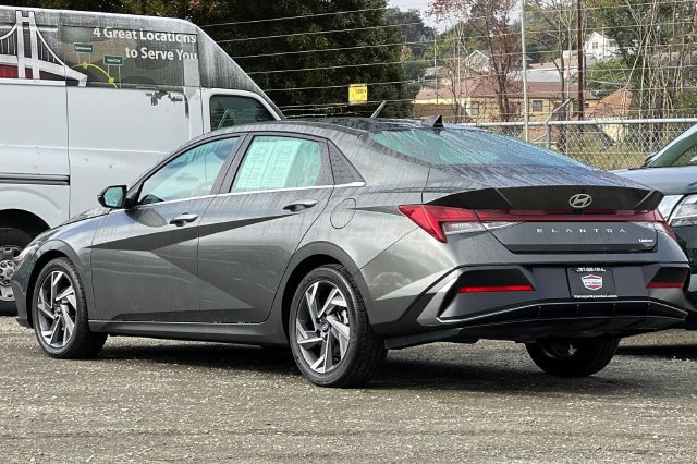 Used 2025 Hyundai Elantra Limited FWD image 8