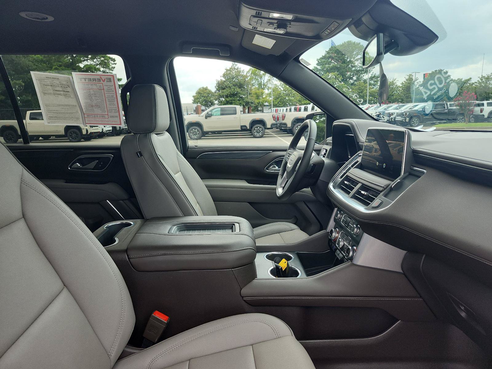 Certified 2024 GMC Yukon SLT w/ SLT Luxury Package AWD/4WD image 8