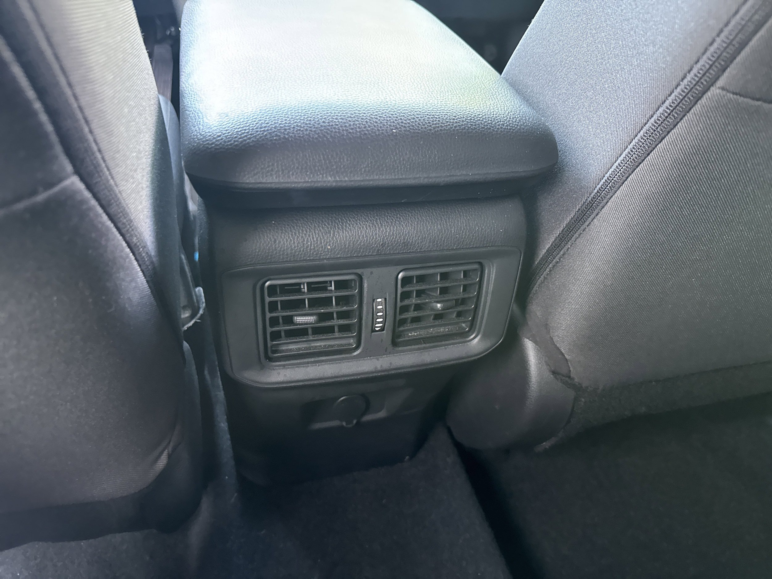 Used 2024 Toyota RAV4 LE AWD/4WD image 14