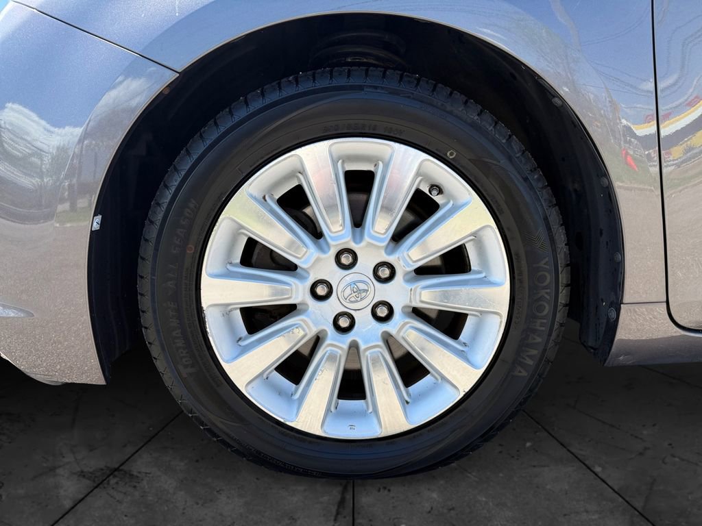 Used 2014 Toyota Sienna XLE w/ Entertainment Package image 14