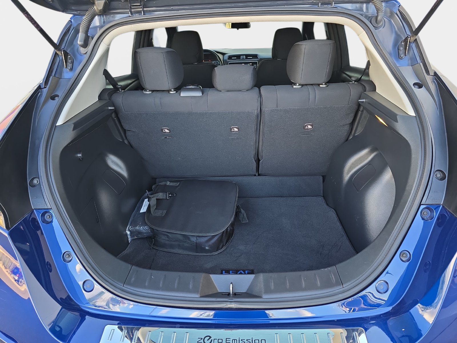 Used 2022 Nissan Leaf SV FWD image 14