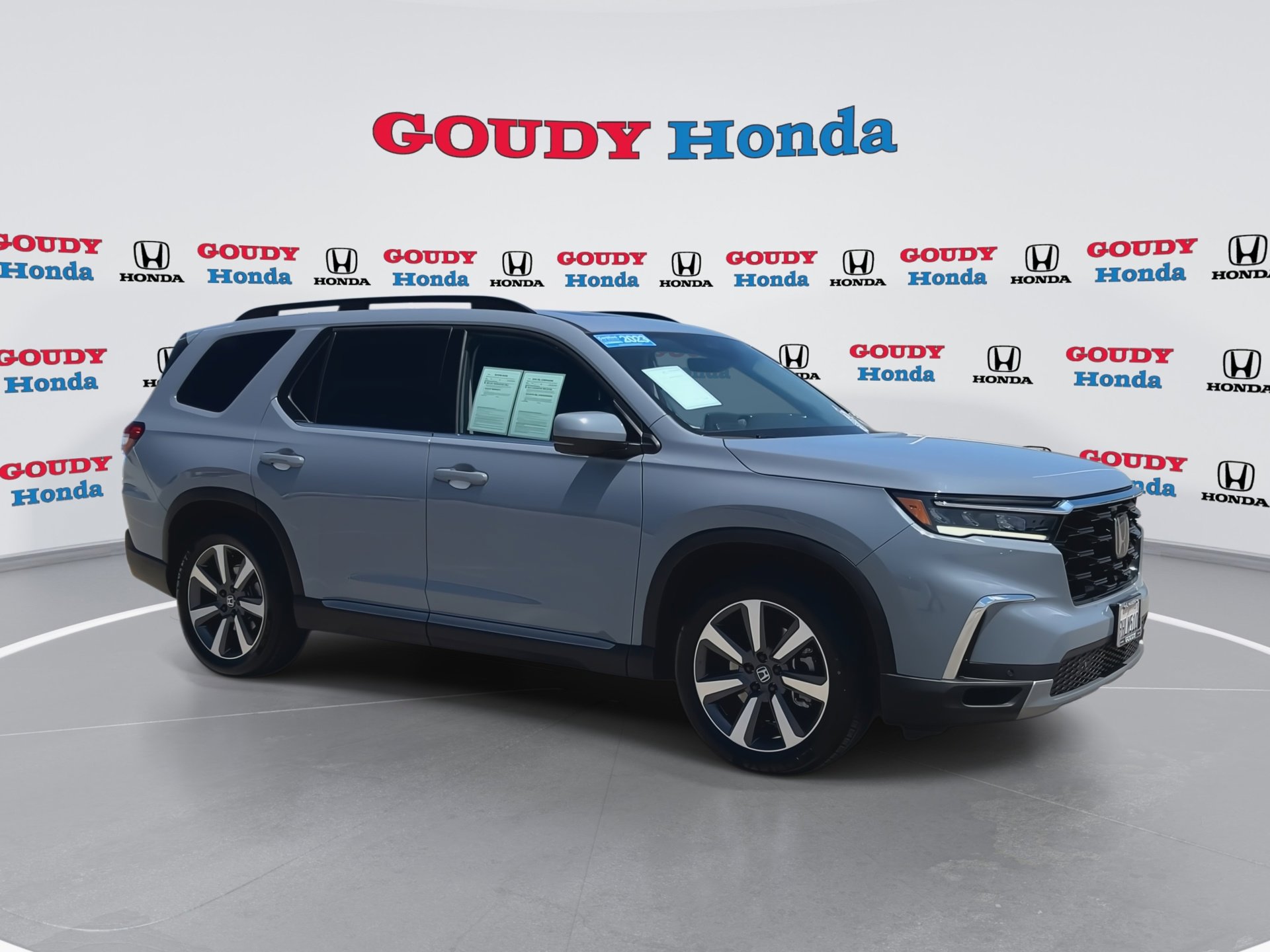 Certified 2023 Honda Pilot Touring image 2