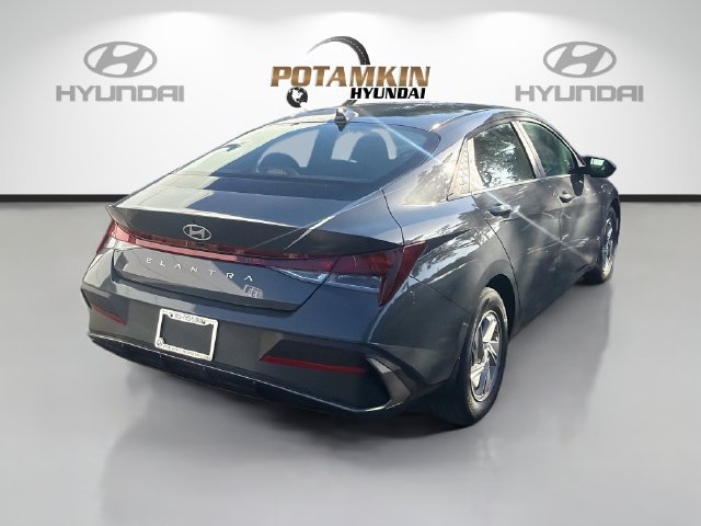 New 2026 Hyundai Elantra SE FWD image 5