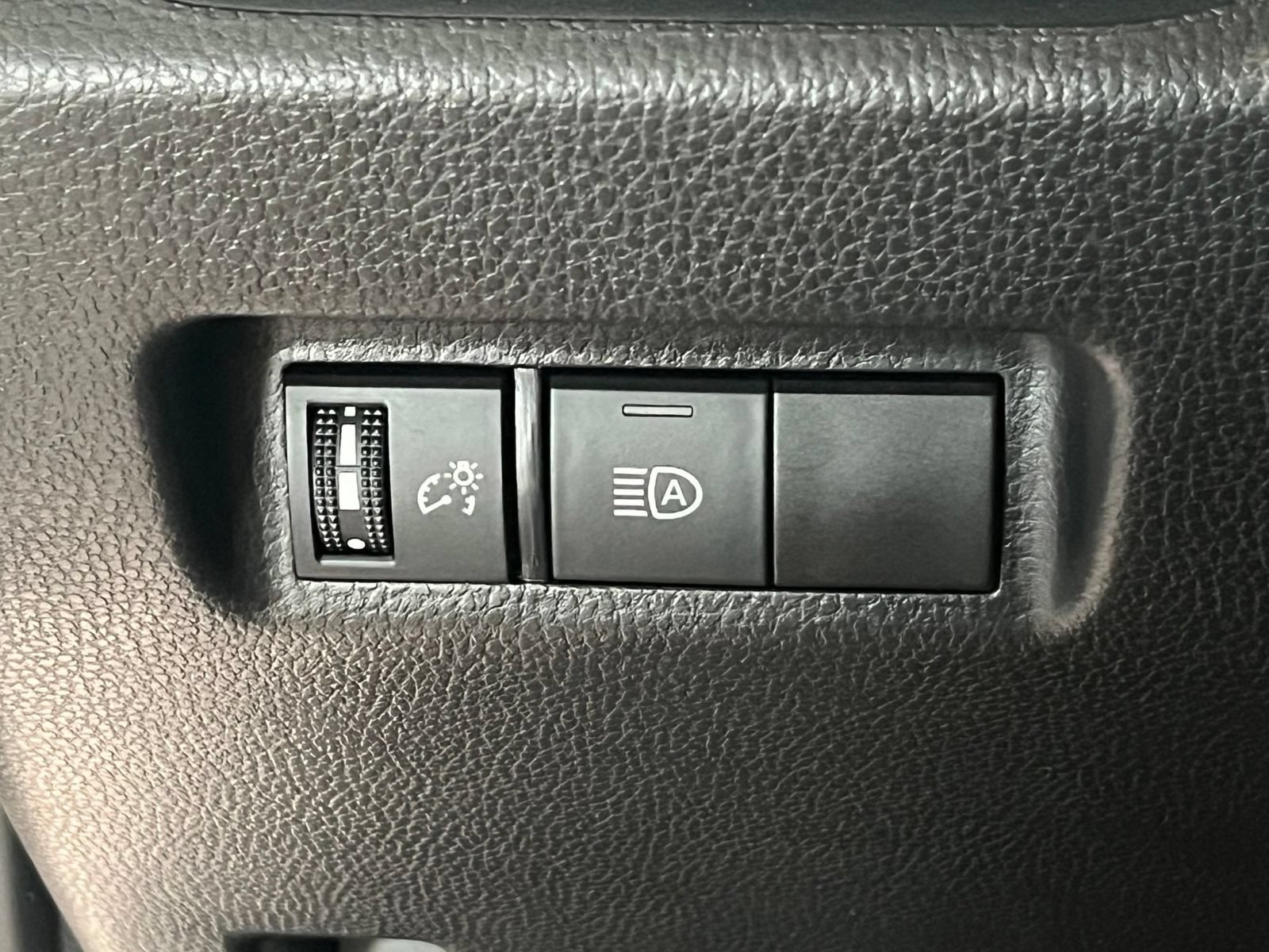 Used 2025 Toyota RAV4 LE AWD/4WD image 33