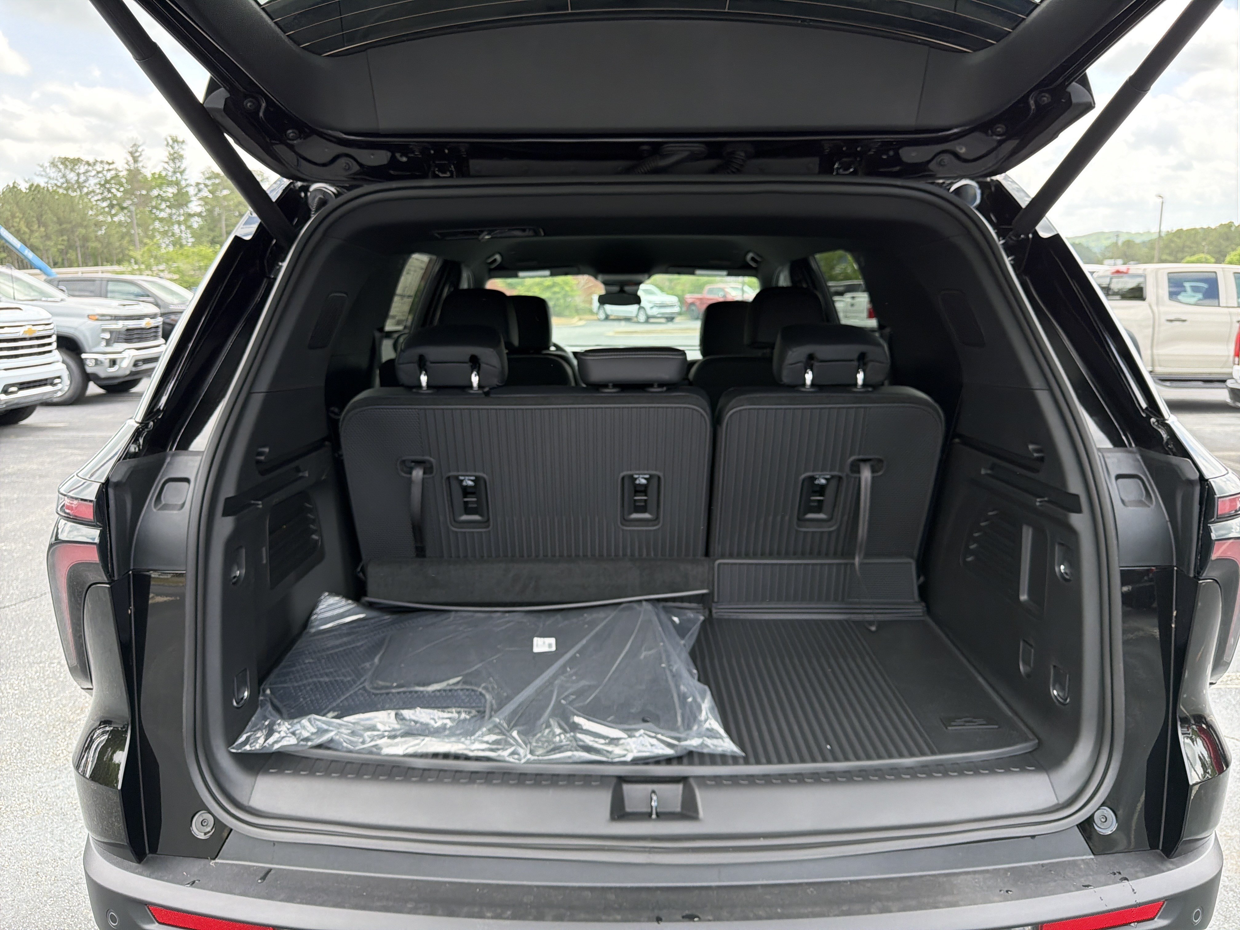 New 2026 Chevrolet Traverse LT w/ LPO, Floor Liner Package FWD image 19