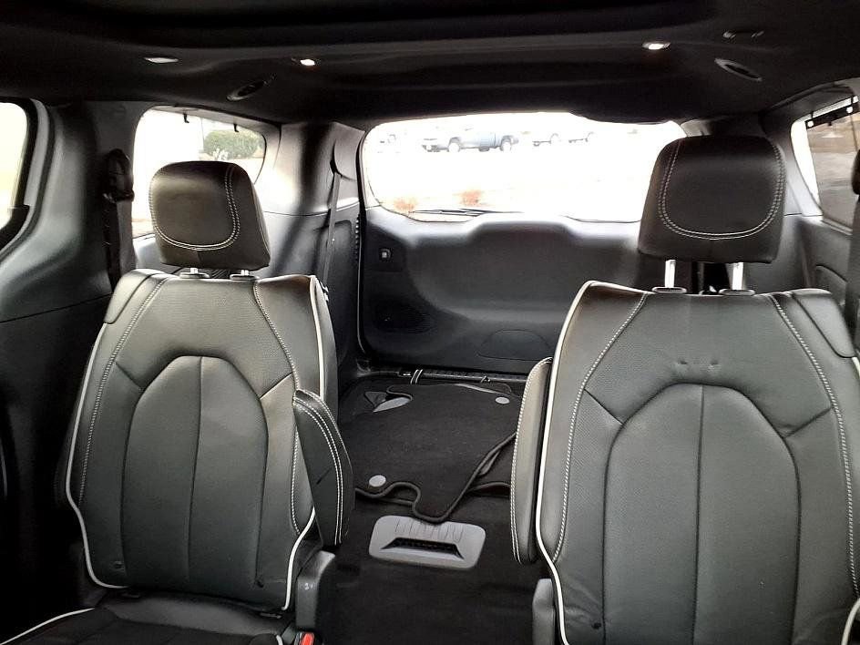 Used 2023 Chrysler Pacifica Limited w/ S Appearance Package image 21