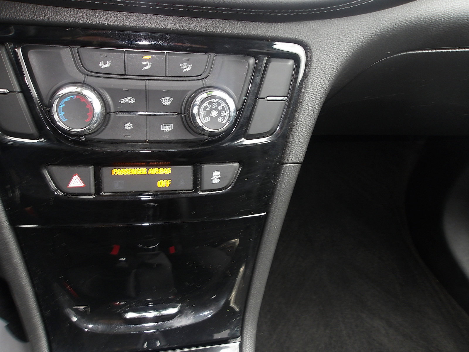 Used 2018 Buick Encore Sport Touring FWD image 20