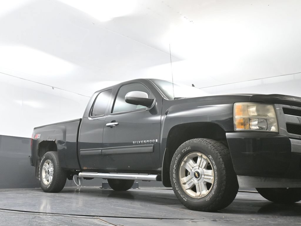 Used 2009 Chevrolet Silverado 1500 W/T AWD/4WD image 23