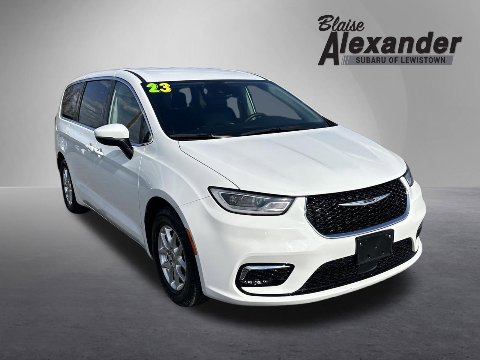 Used 2023 Chrysler Pacifica Touring-L image 1