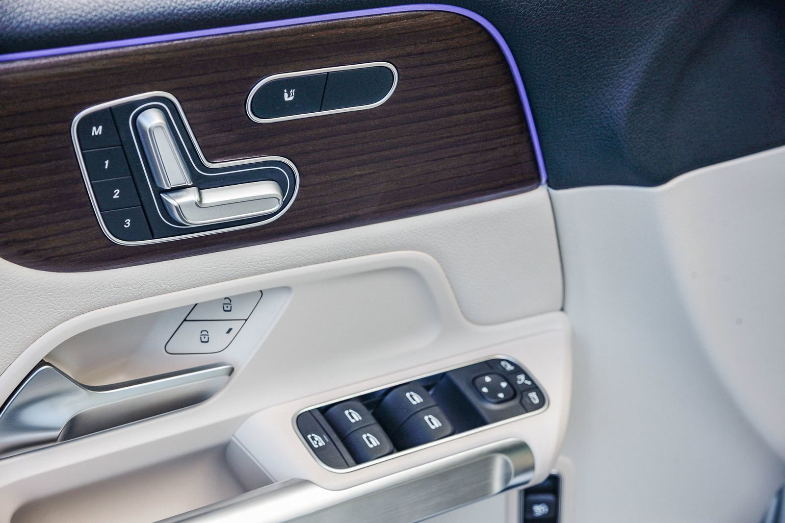 Used 2025 Mercedes-Benz EQB 250+ image 26