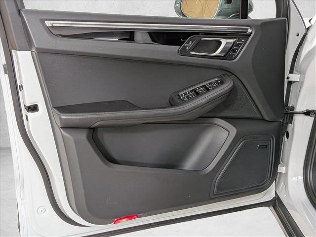 Certified 2025 Porsche Macan Turbo image 13
