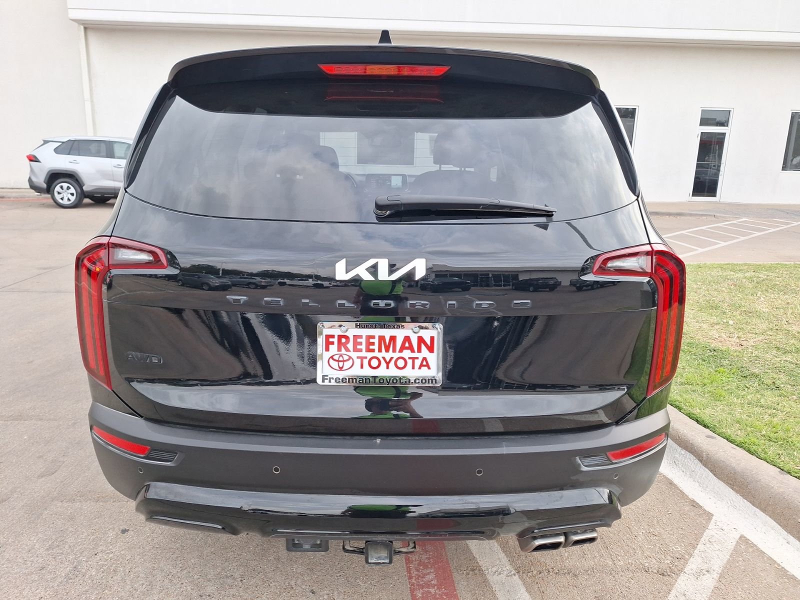 Used 2022 Kia Telluride SX w/ SX Prestige Package image 5