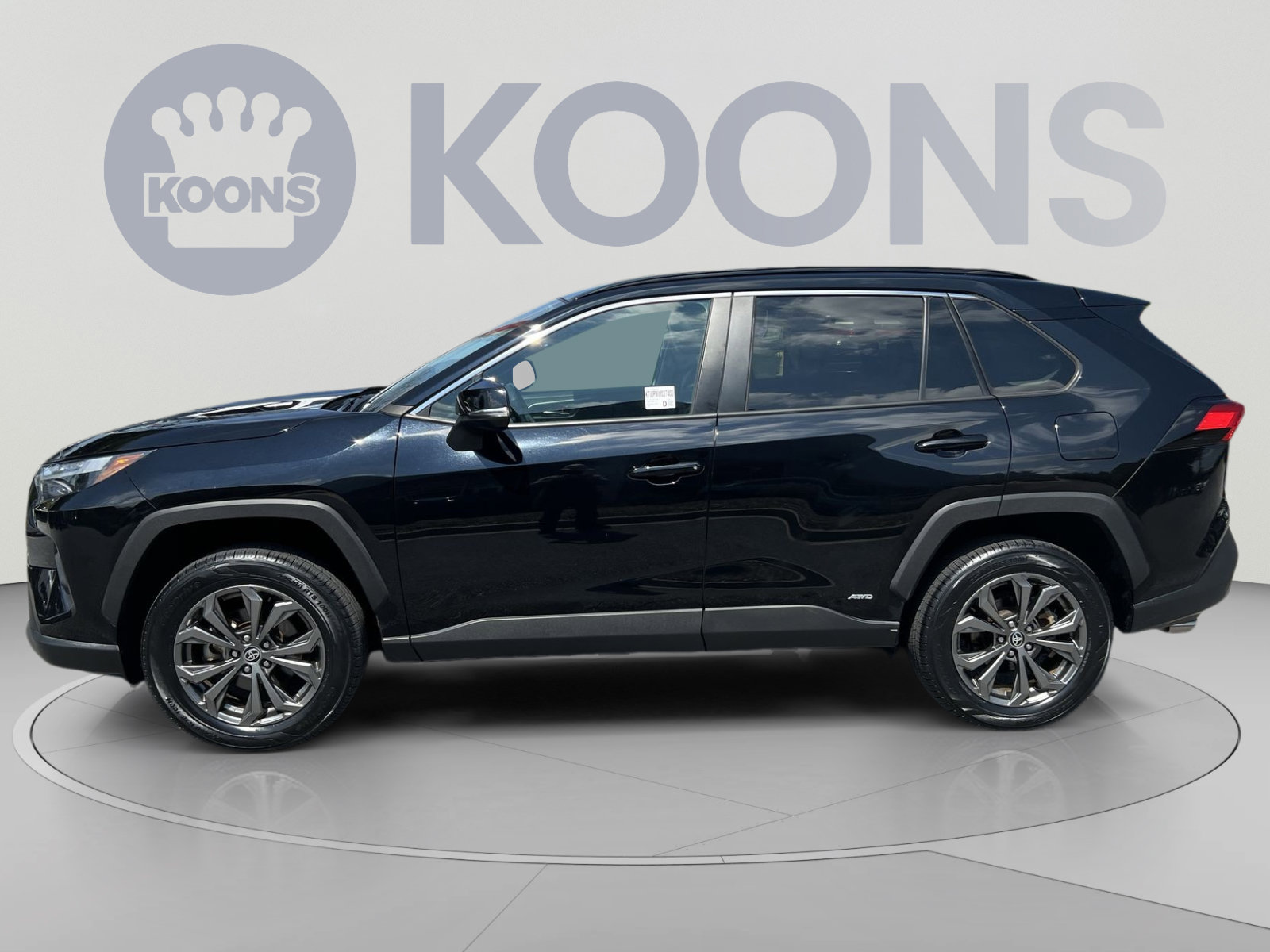 Used 2022 Toyota RAV4 XLE Premium AWD/4WD image 2