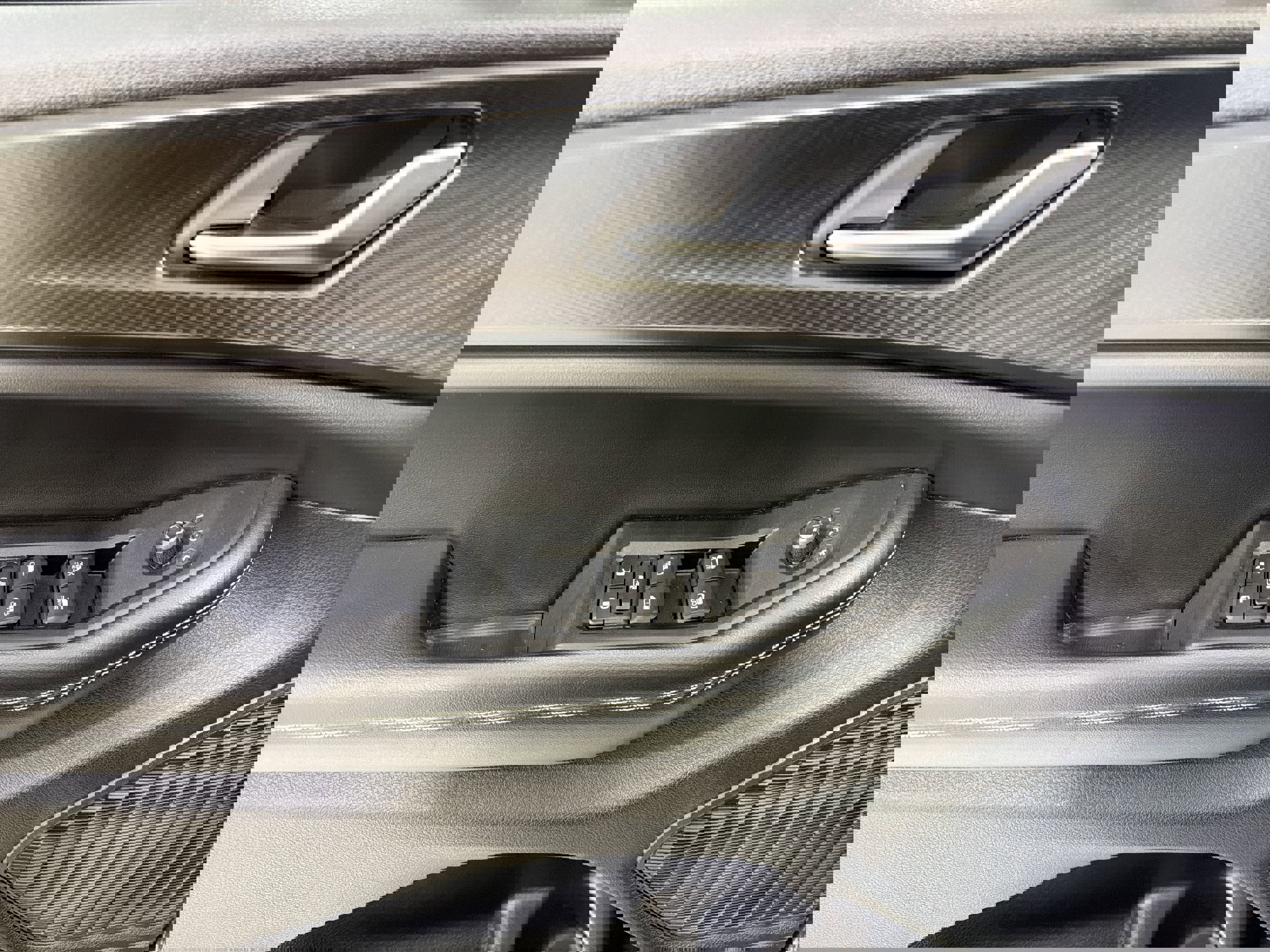 Used 2023 Jeep Grand Cherokee L Laredo image 12