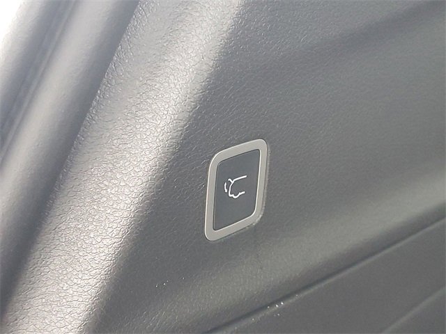 New 2026 Chrysler Pacifica Limited w/ Uconnect Theater Family Group image 9