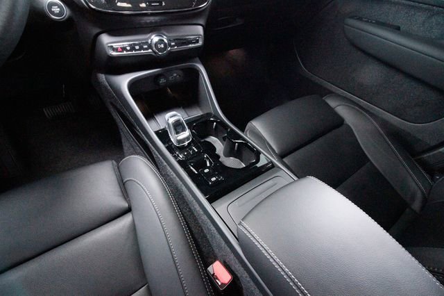 Certified 2025 Volvo XC40 B5 Ultra w/ Protection Package Premier image 12