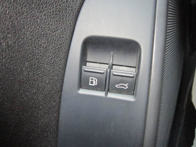Used 2013 Volkswagen Eos Komfort FWD image 32