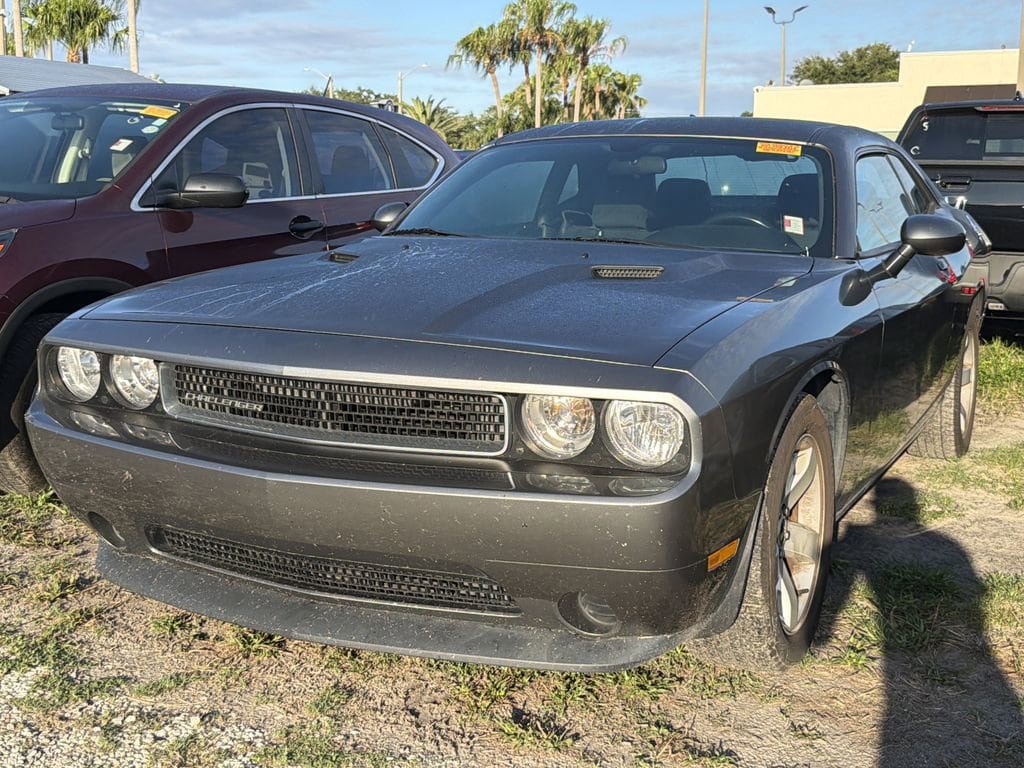 Used 2012 Dodge Challenger SXT RWD image 3