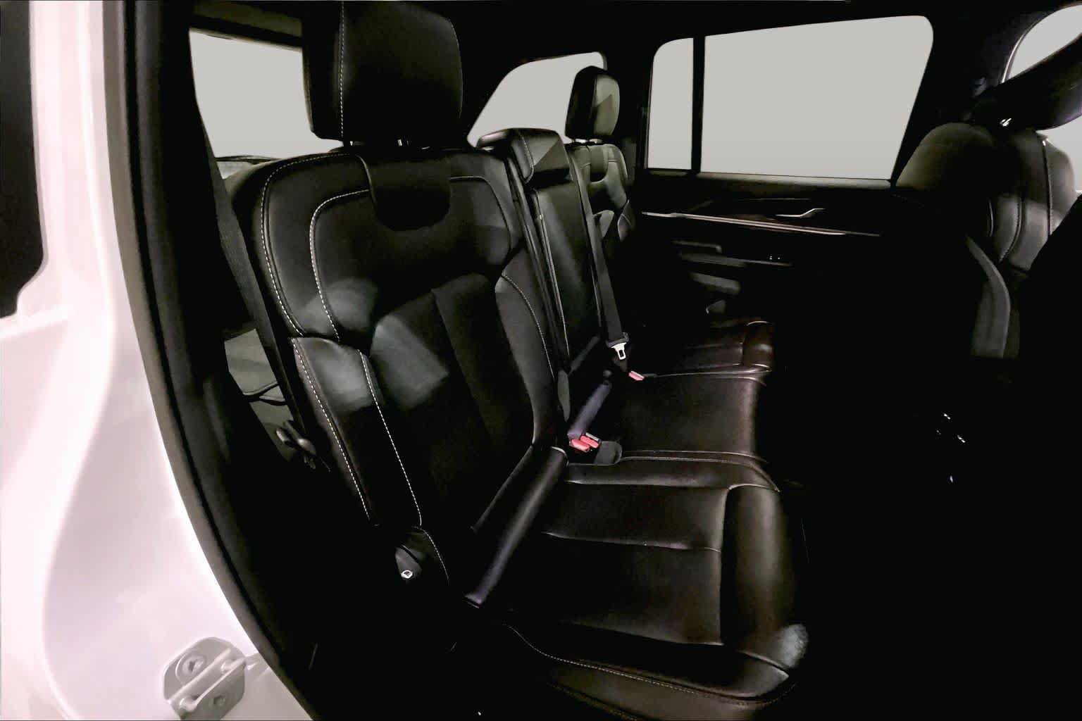 Used 2024 Jeep Grand Cherokee Limited w/ Black Appearance Package AWD/4WD image 19