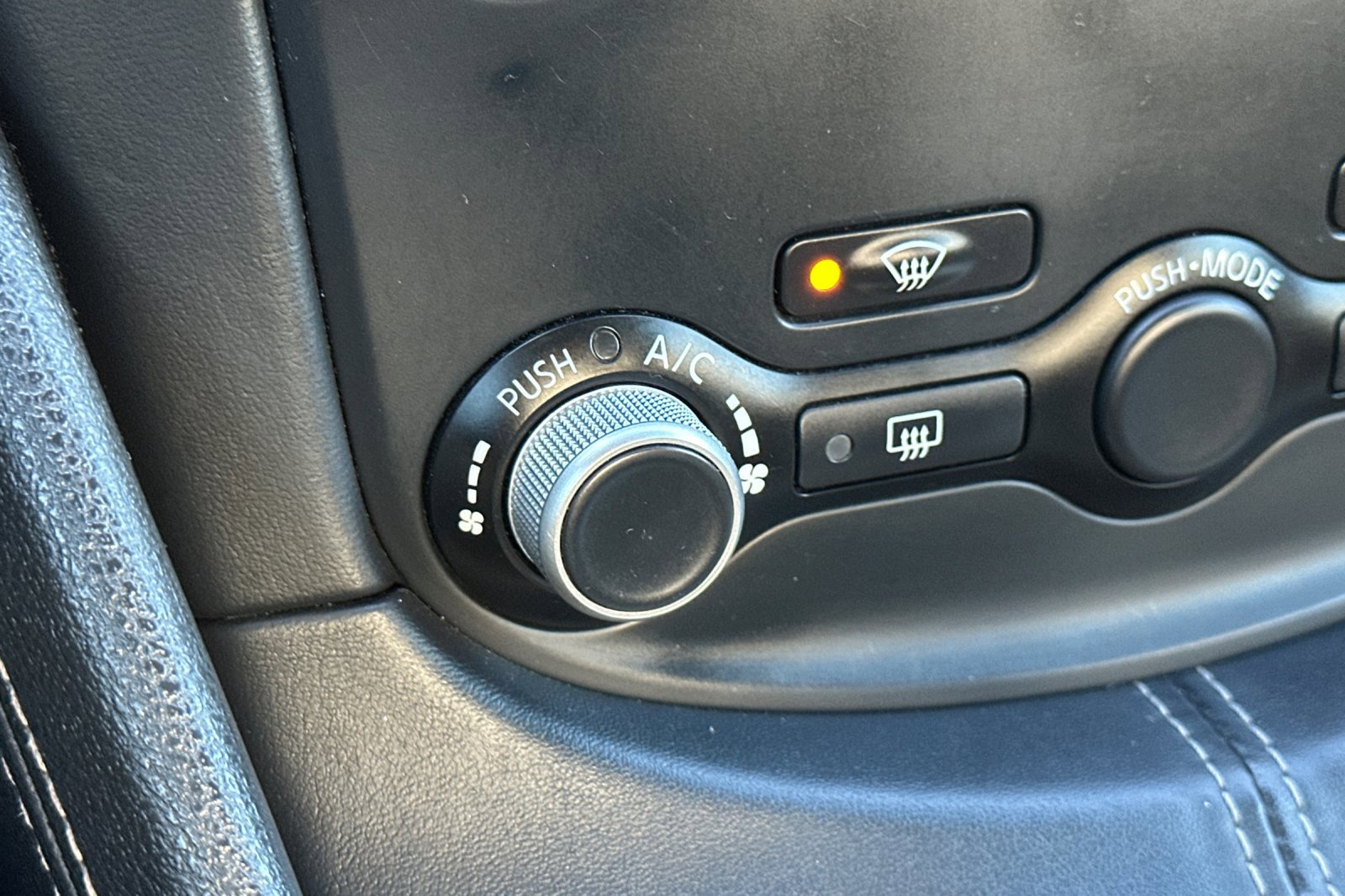 Used 2014 Nissan 370Z Touring w/ Sport Package image 28