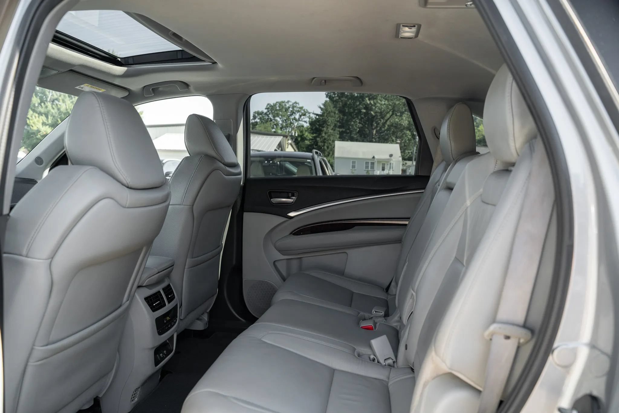 Used 2017 Acura MDX w/ Technology Package AWD/4WD image 8