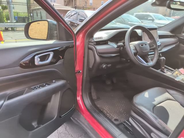 Used 2024 Jeep Compass Trailhawk AWD/4WD image 11
