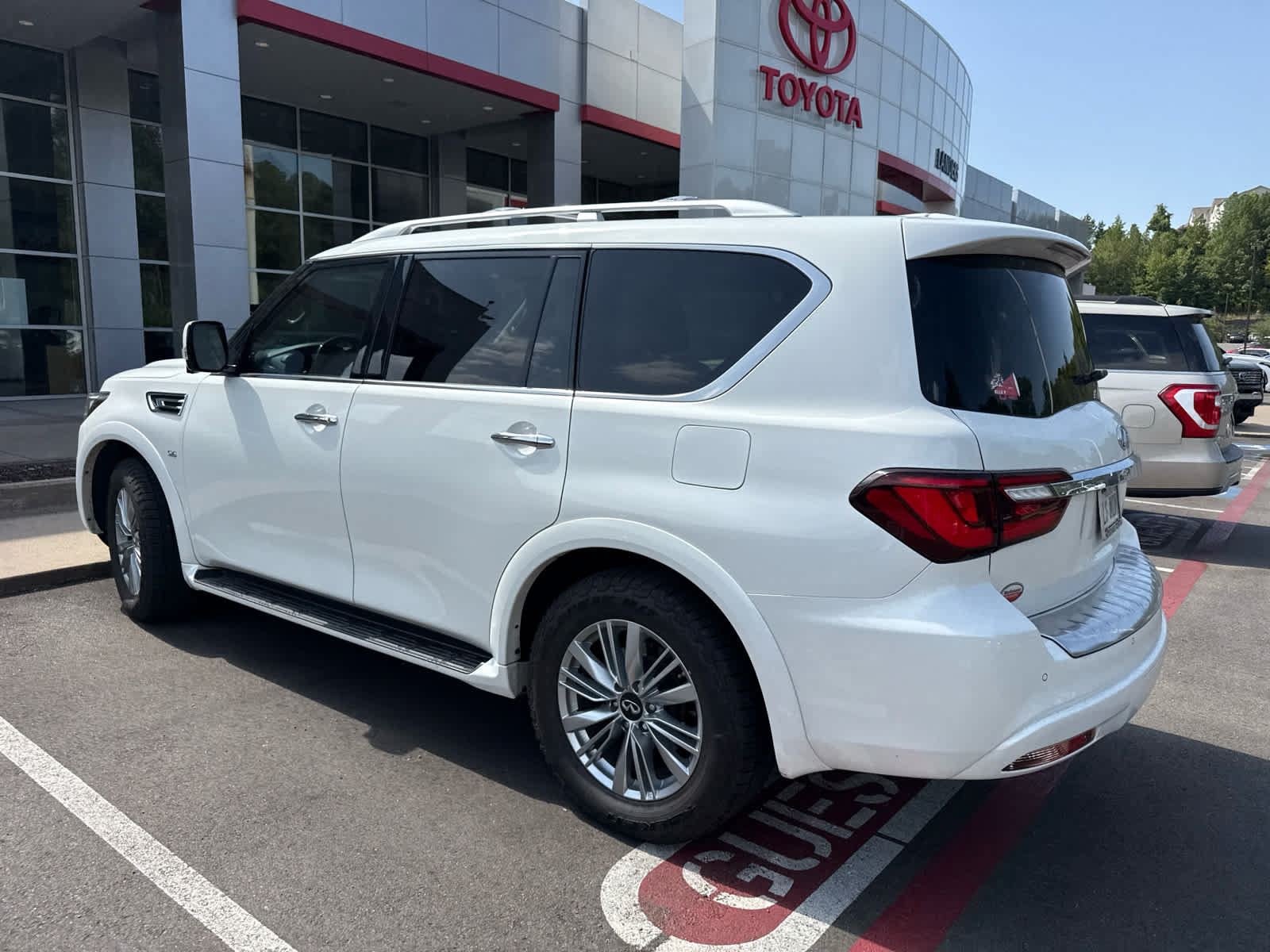 Used 2020 INFINITI QX80 Luxe w/ All-Season Package RWD image 5