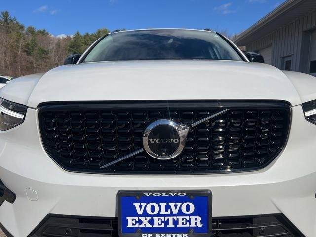 New 2026 Volvo XC40 B5 Plus w/ Protection Package Premier AWD/4WD image 11