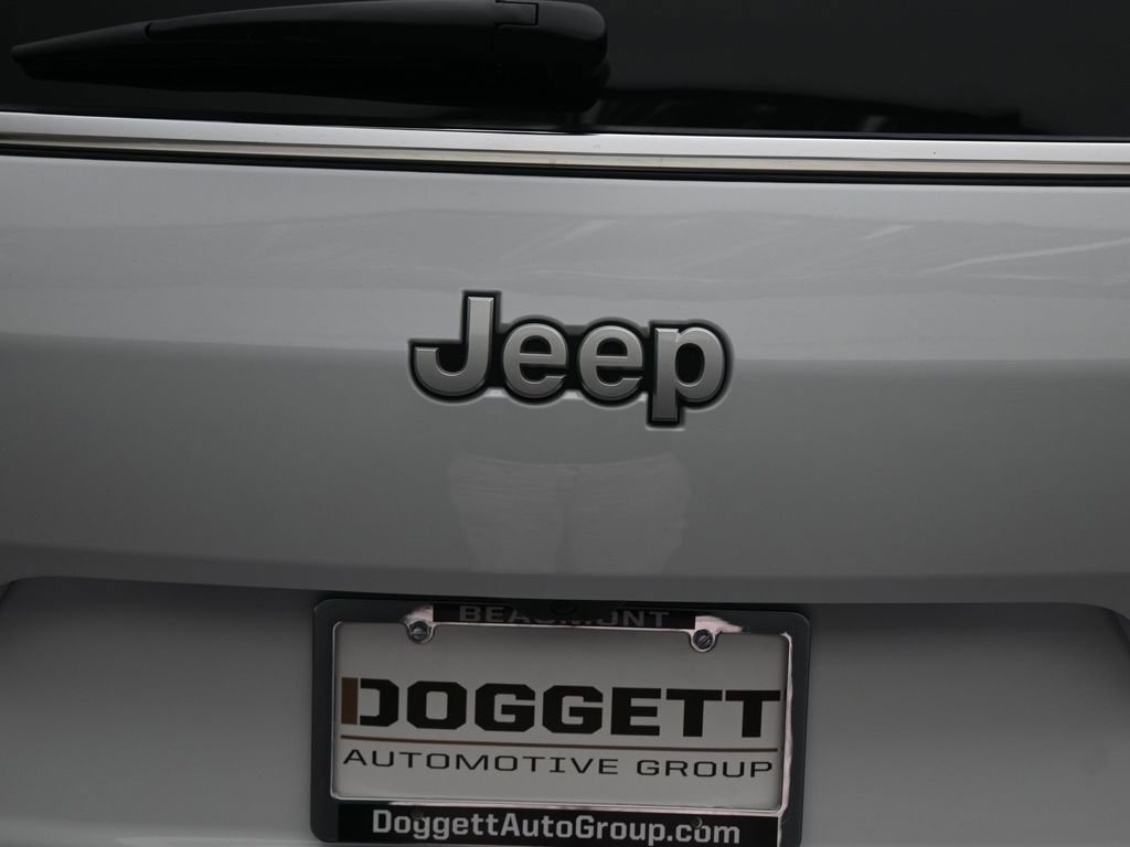 New 2025 Jeep Grand Cherokee L Laredo w/ Luxury Tech Group I image 29