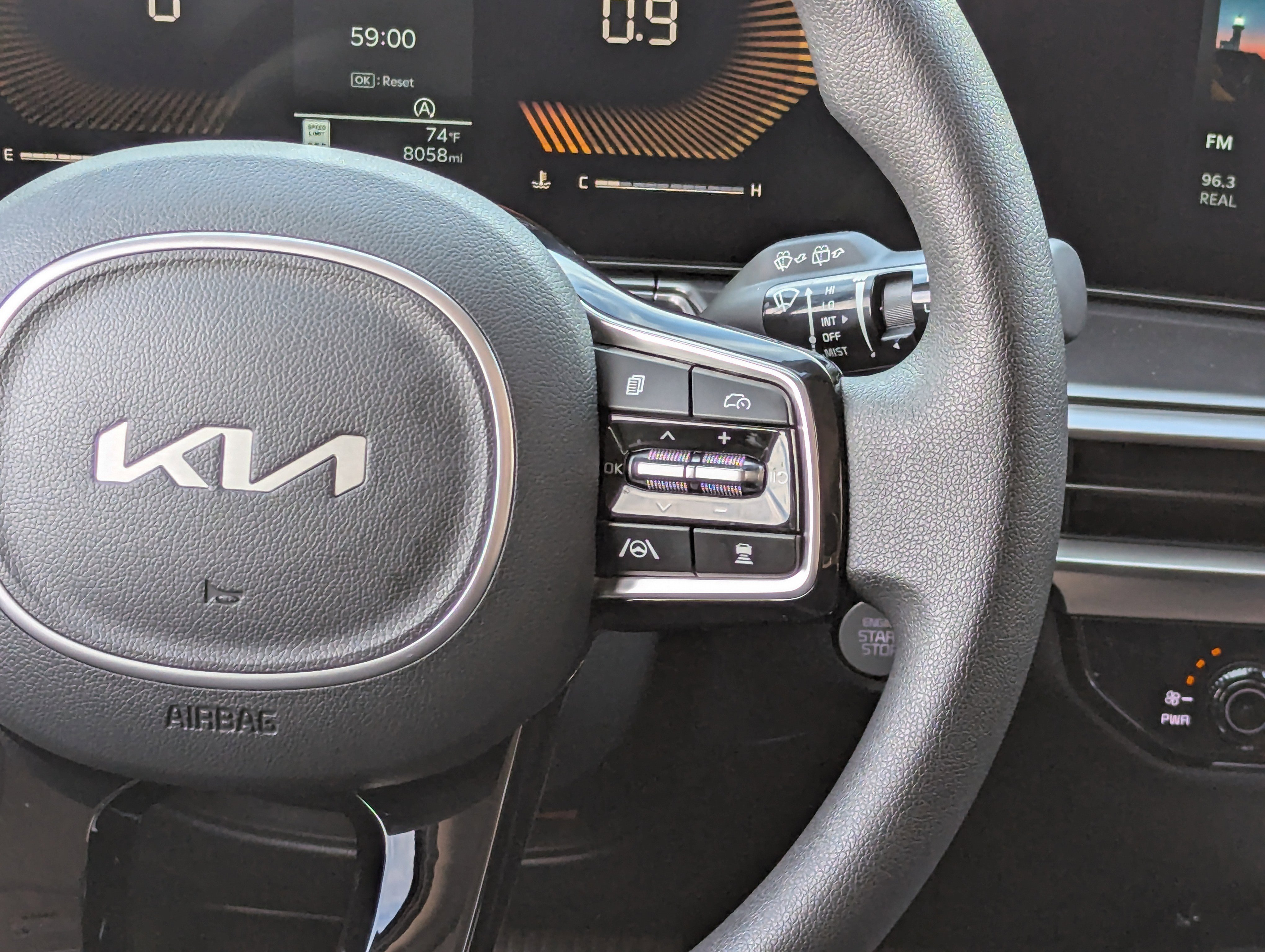 Certified 2025 Kia Sorento LX image 18