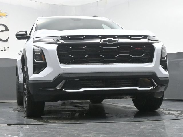 New 2027 Chevrolet Equinox RS w/ Safety and Technology Package FWD image 3