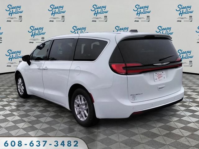 Used 2024 Chrysler Pacifica Touring-L image 7