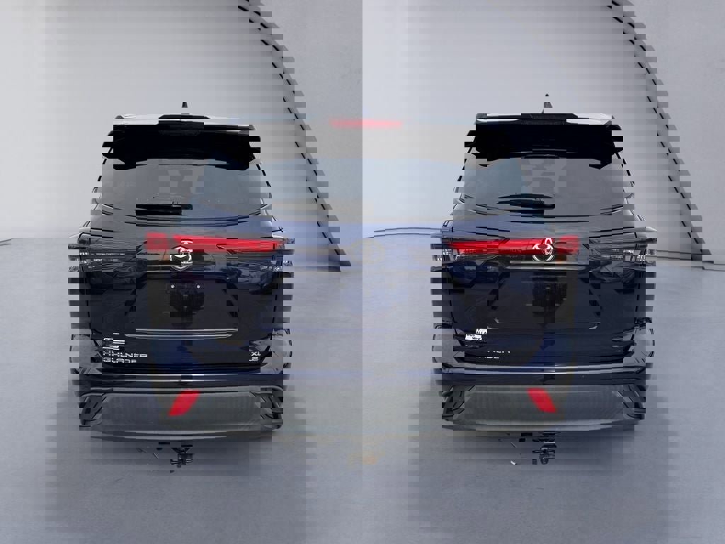 Used 2021 Toyota Highlander XLE image 4