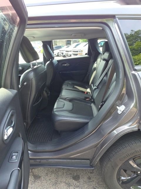Used 2020 Jeep Cherokee Latitude Plus AWD/4WD image 27