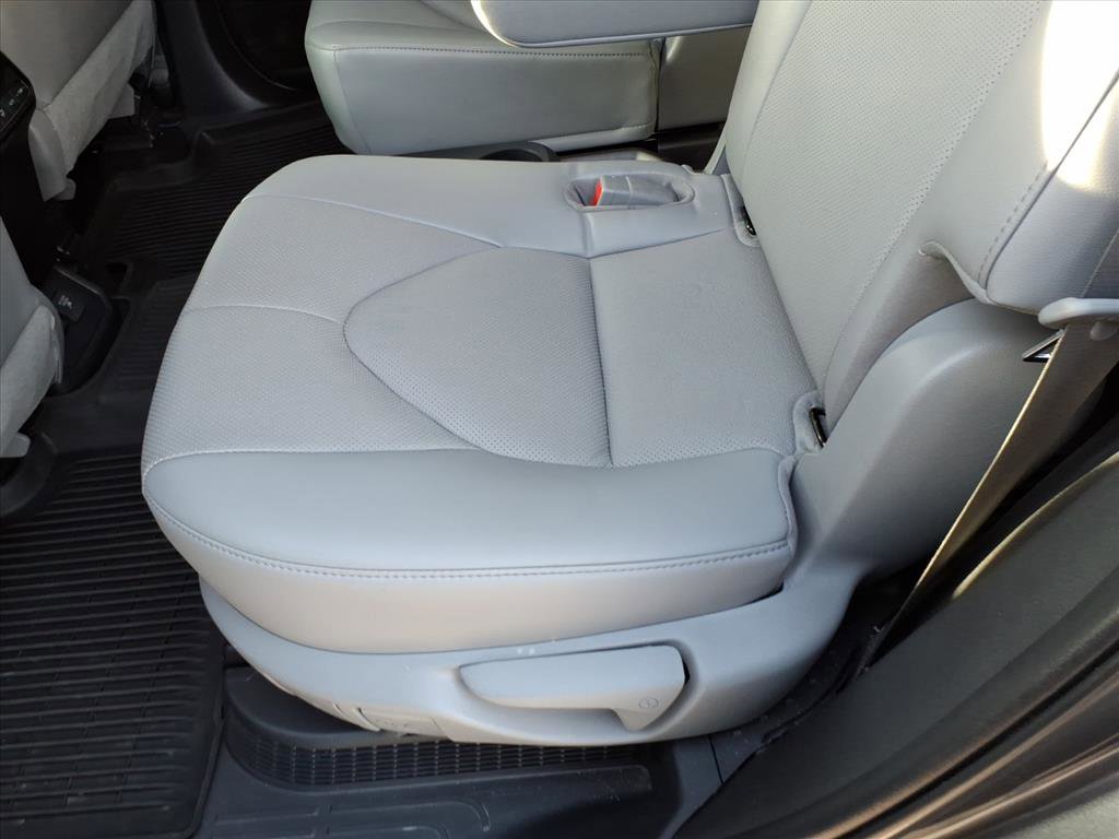 Used 2023 Toyota Highlander Limited image 22