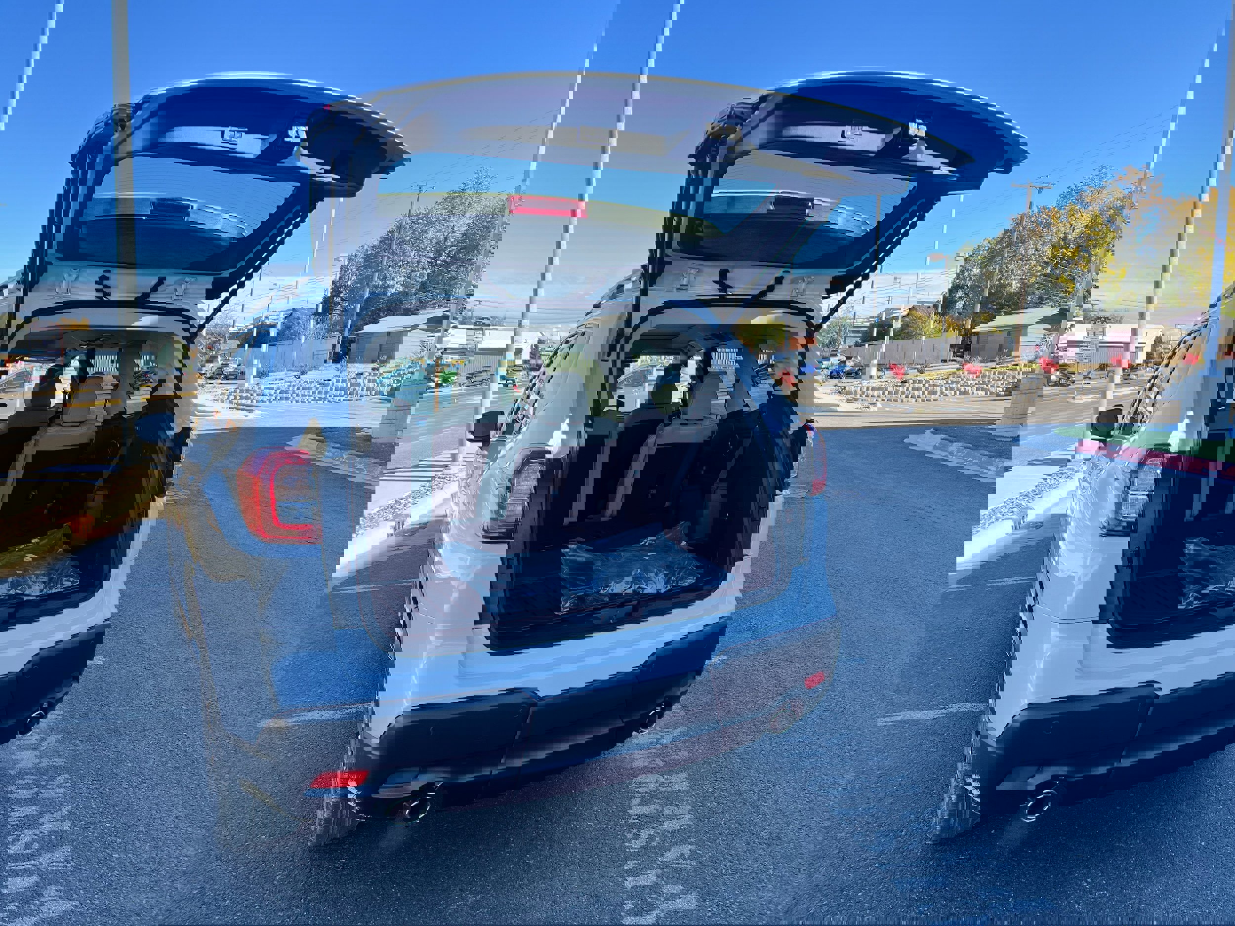 New 2025 Subaru Ascent Limited w/ Popular Package #2 image 4