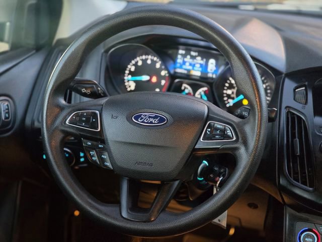 Used 2018 Ford Focus SE w/ SE Appearance Package image 25