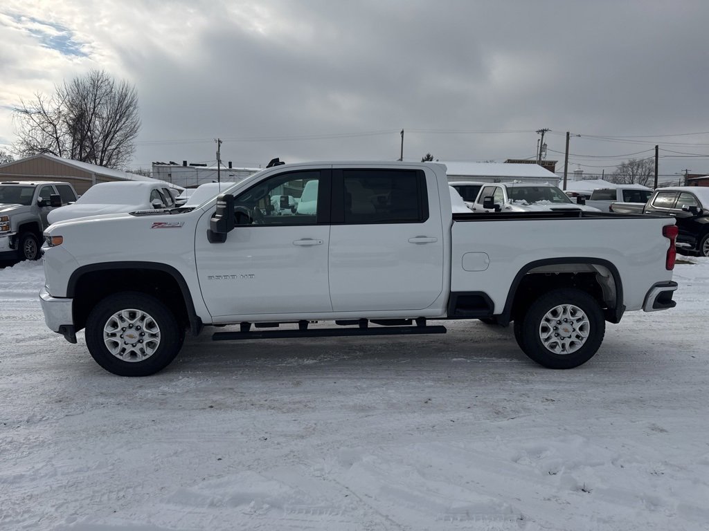 Used 2022 Chevrolet Silverado 3500 LT image 2