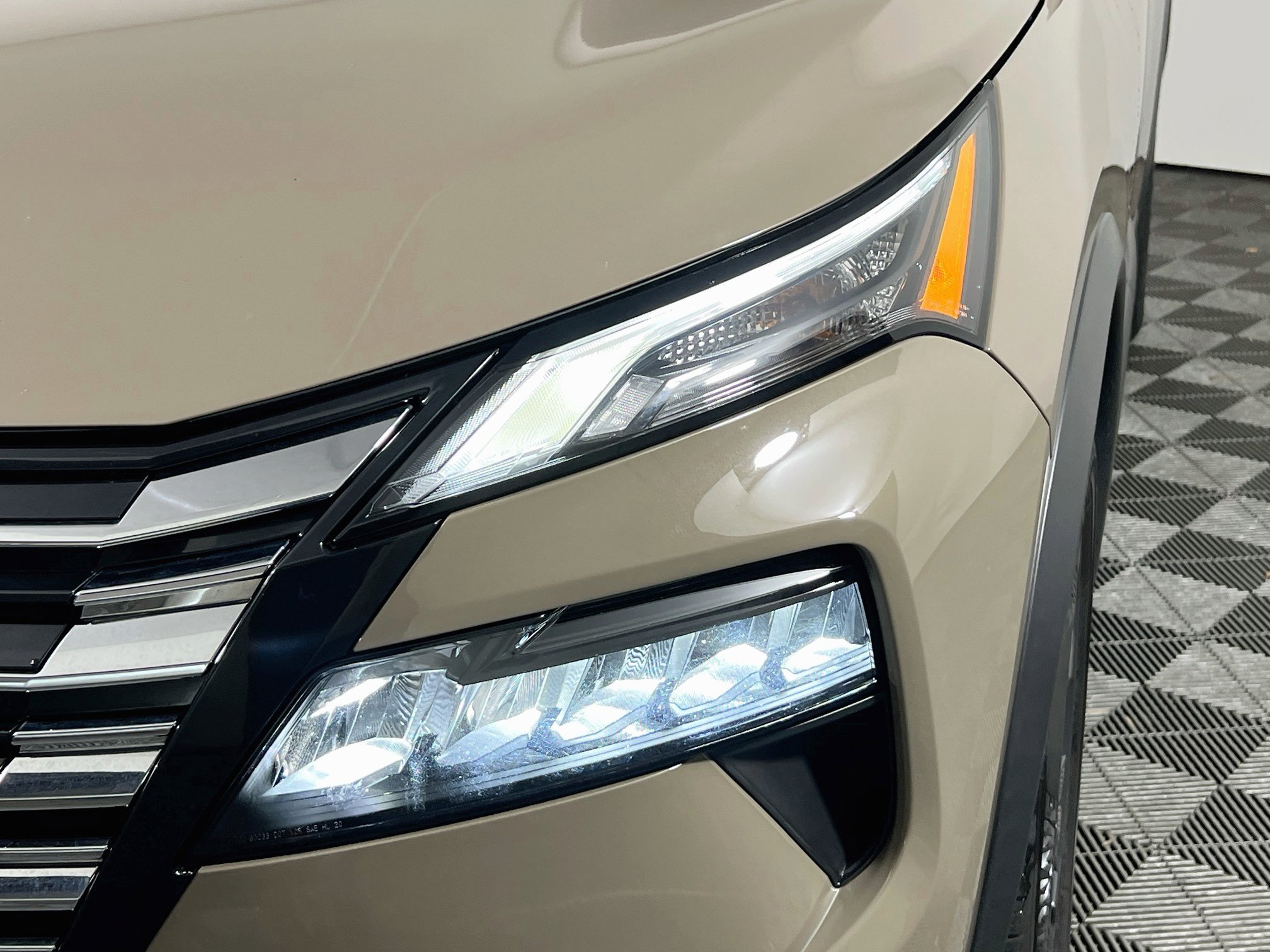 Used 2025 Nissan Rogue SV FWD image 11